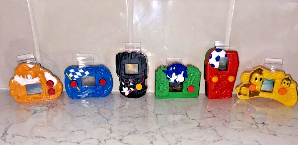 2003 Sonic the Hedgehog Handheld Game Set Collectible Toy Set