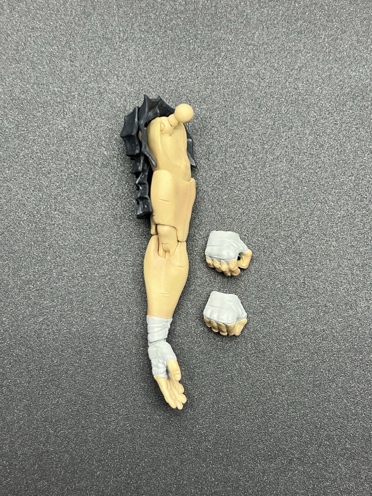 SH Figuarts Berserk Guts Berserker Armor Fodder Right Arm & Hands