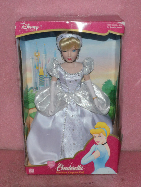 CINDERELLA Porcelain Brass Key Keepsake 16&Prime; Doll White Wedding Dress.