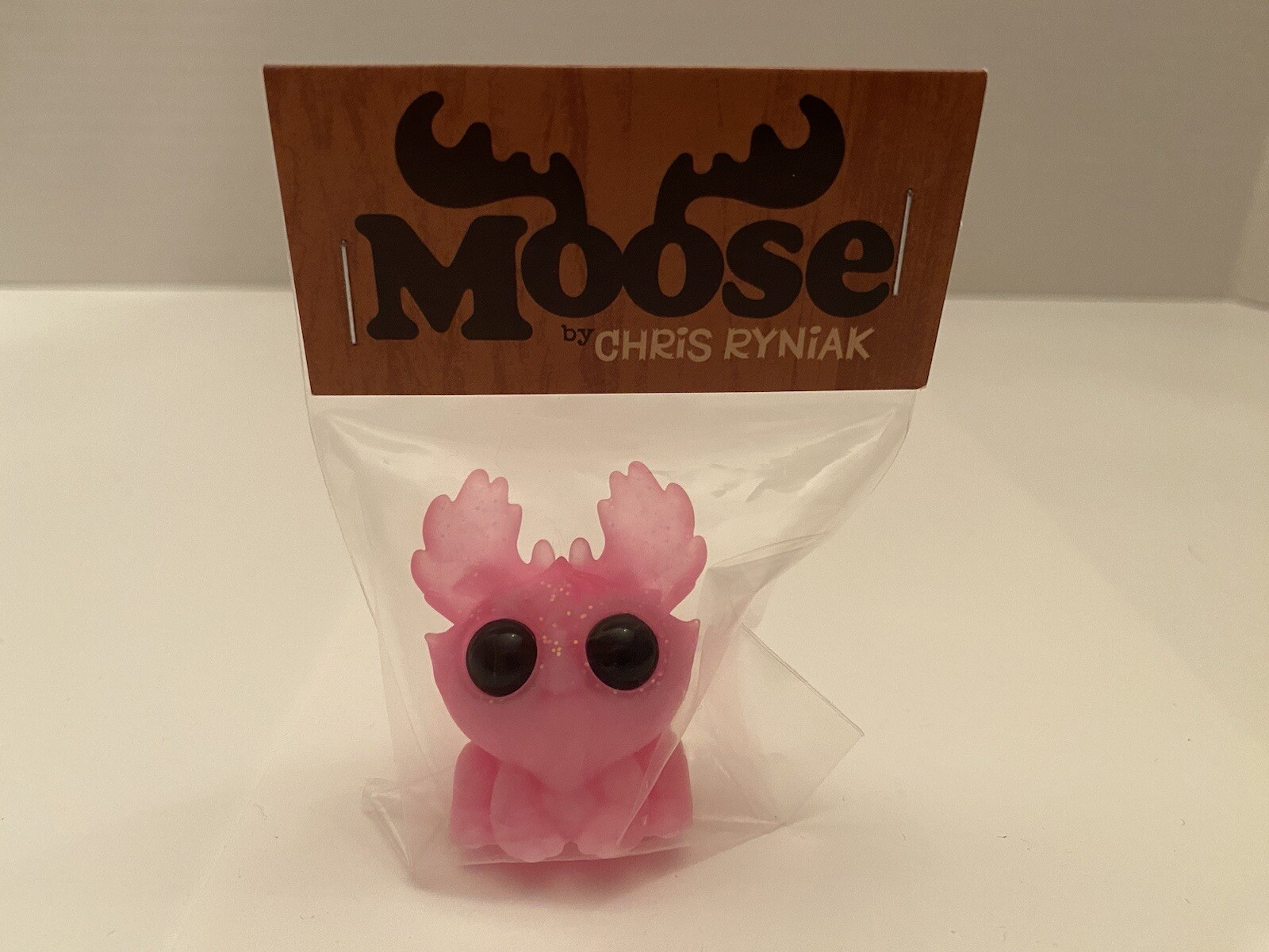 Ryniak & Spayd Bindlewood Thimblestump Hollow Resin Valentine Pink Glitter Moose