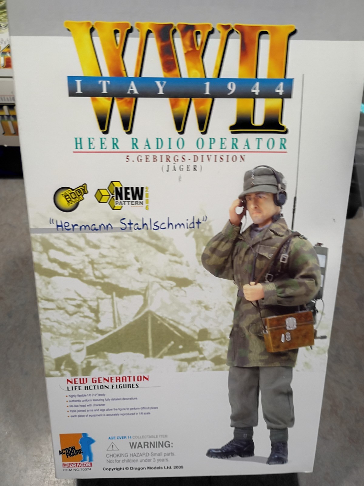 WWII Ardennes 1944 solider 12&Prime; Heer radio operator action figure / Dragon