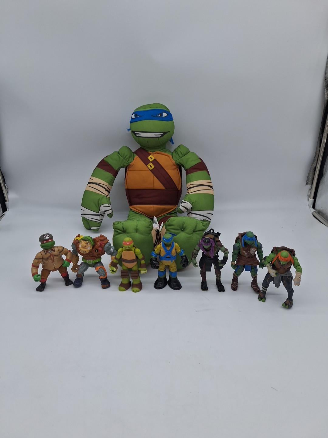 TMNT Lot- 1 22in. Leo, 2 Origional Turtles, 2 Viacom And 3 2014 Movie Playmares.