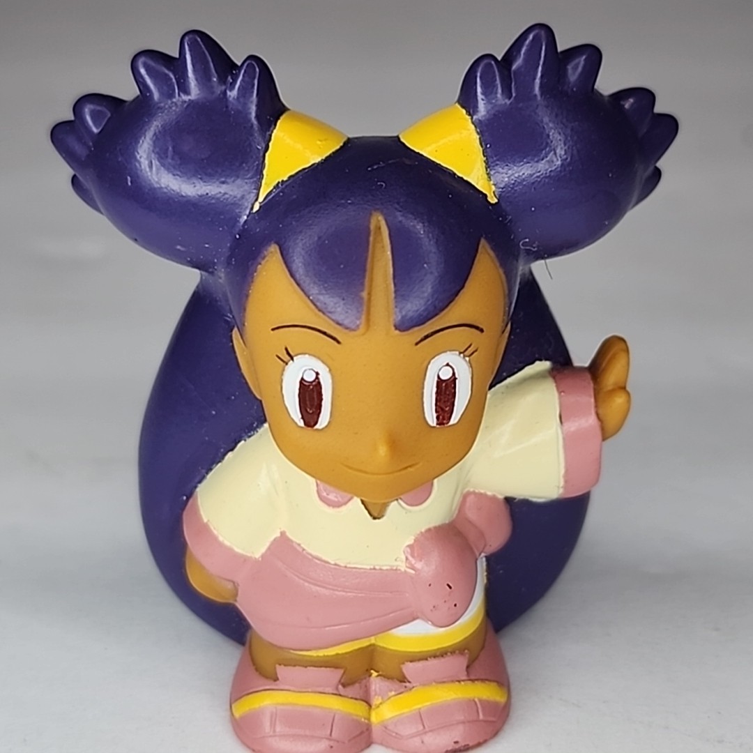 2010 Pokemon 2&Prime; Iris Trainer Mini Figure Finger Puppet Nintendo Bandai
