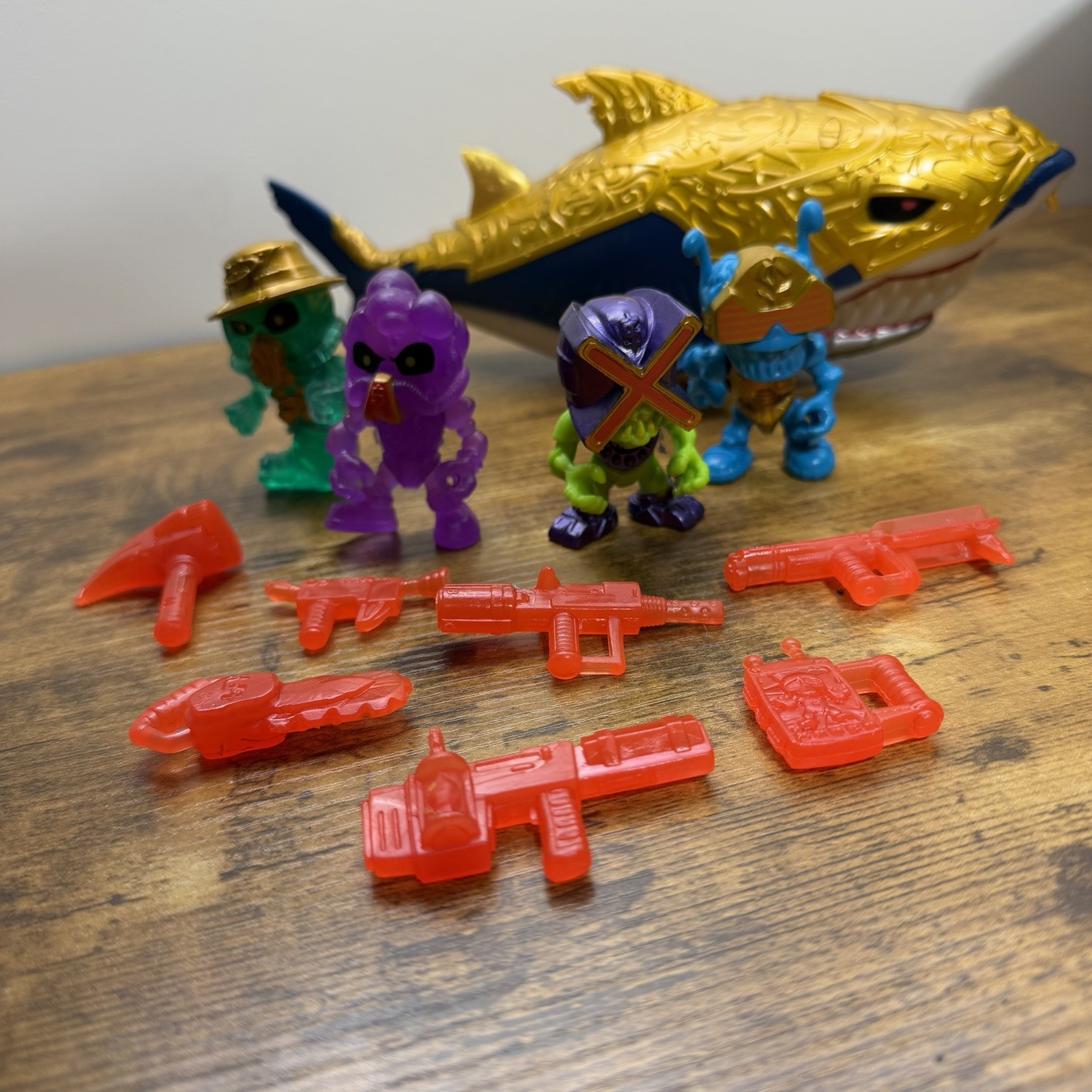 Treasure X Sunken Gold Shark&rsquo;s Treasure Lot Figures Weapons Moose Toys