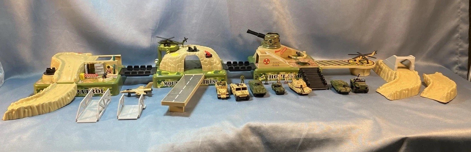 Moose Mountain Toy Makers Mountain Fortress Chopper Base Bridge Patrol Mixed Lot