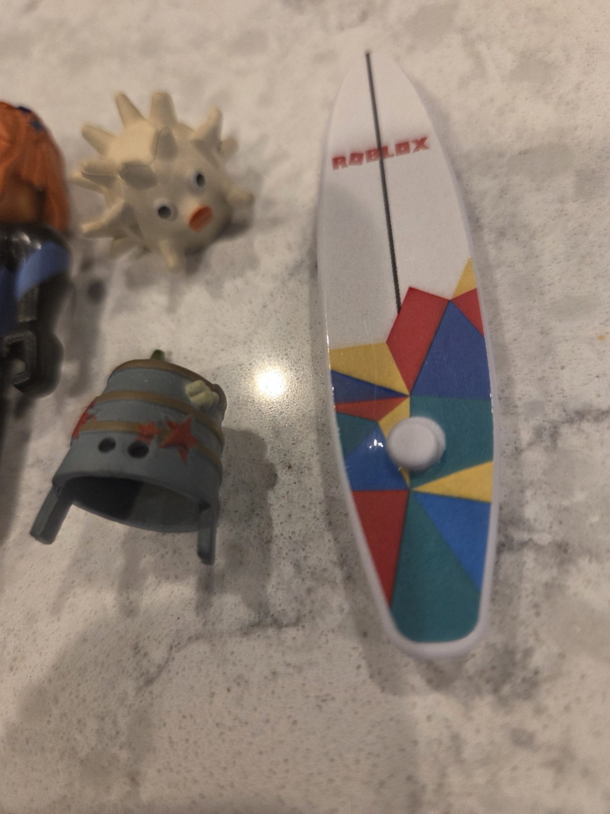 ROBLOX Figure SHARKBITE SURFER Playset complete