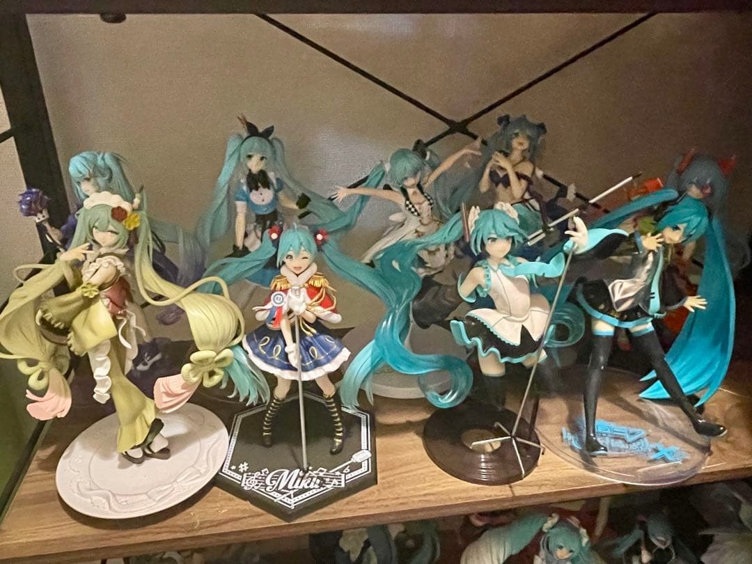 Hatsune Miku Figures Lot – 24 Pieces – No Boxes – Used Age14+ A133