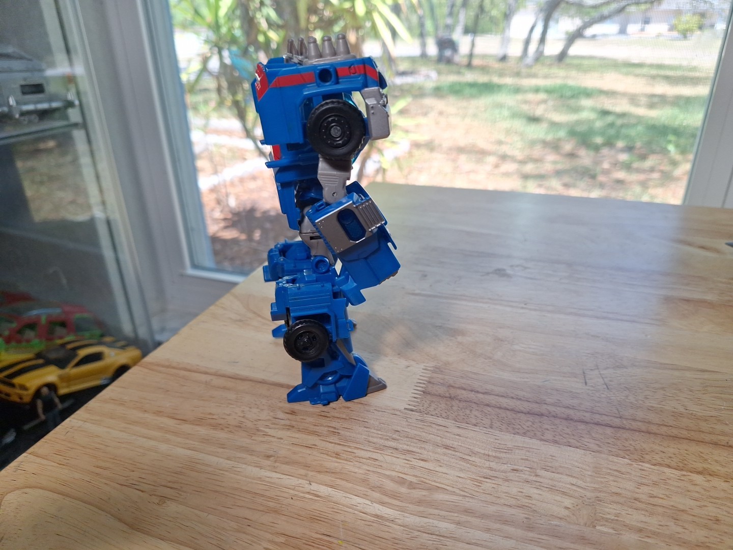 Hasbro Transformers Prime Robots in Disguise Rid Voyager Ultra Magnus