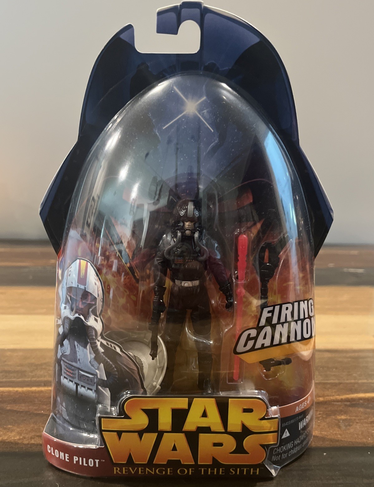 New in package Star Wars 2005 Revenge of the Sith #34 Clone Pilot 3.75&Prime; figure