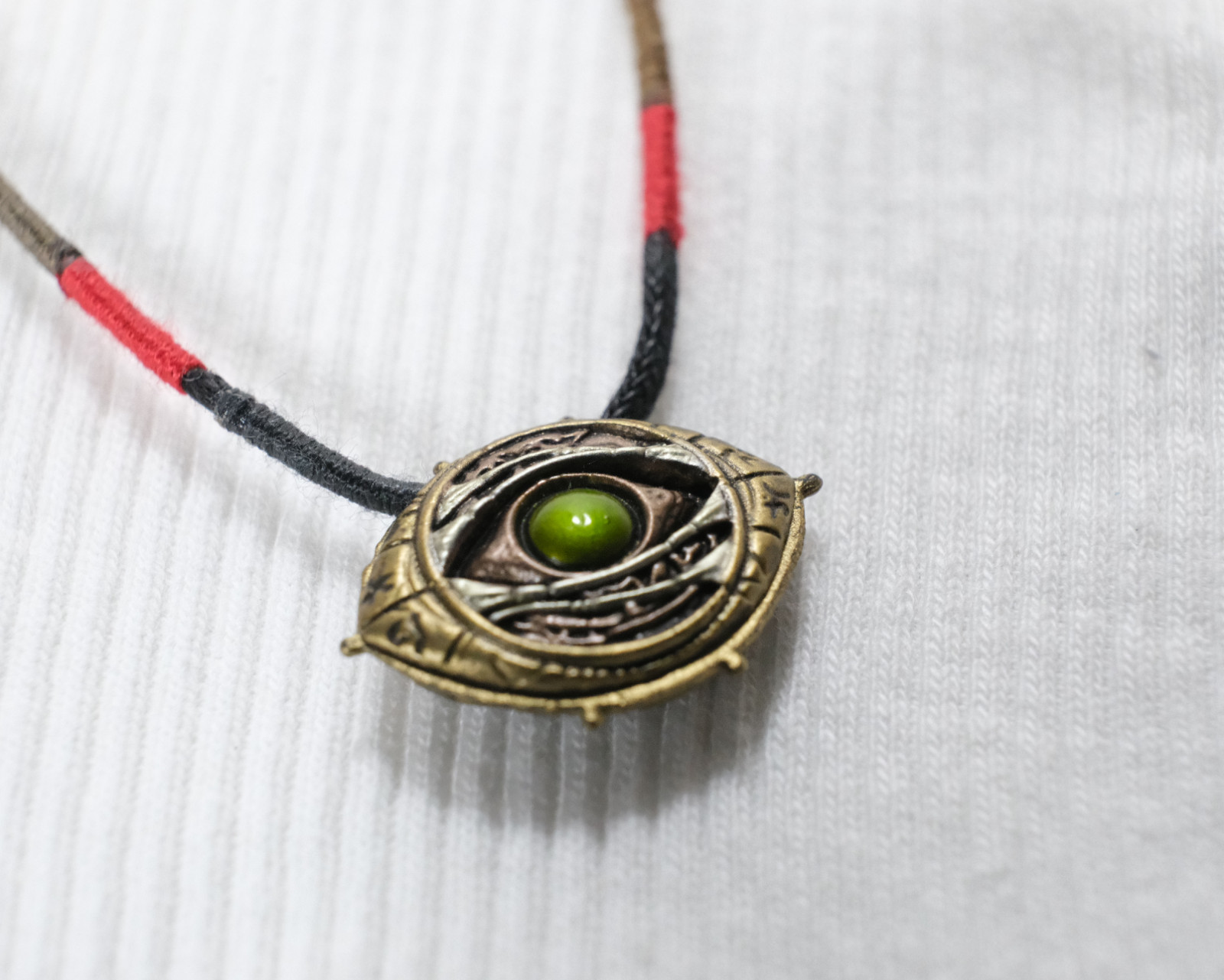 Hot Toys MMS387 Dr. Strange 1/6 necklace medalion Open eye