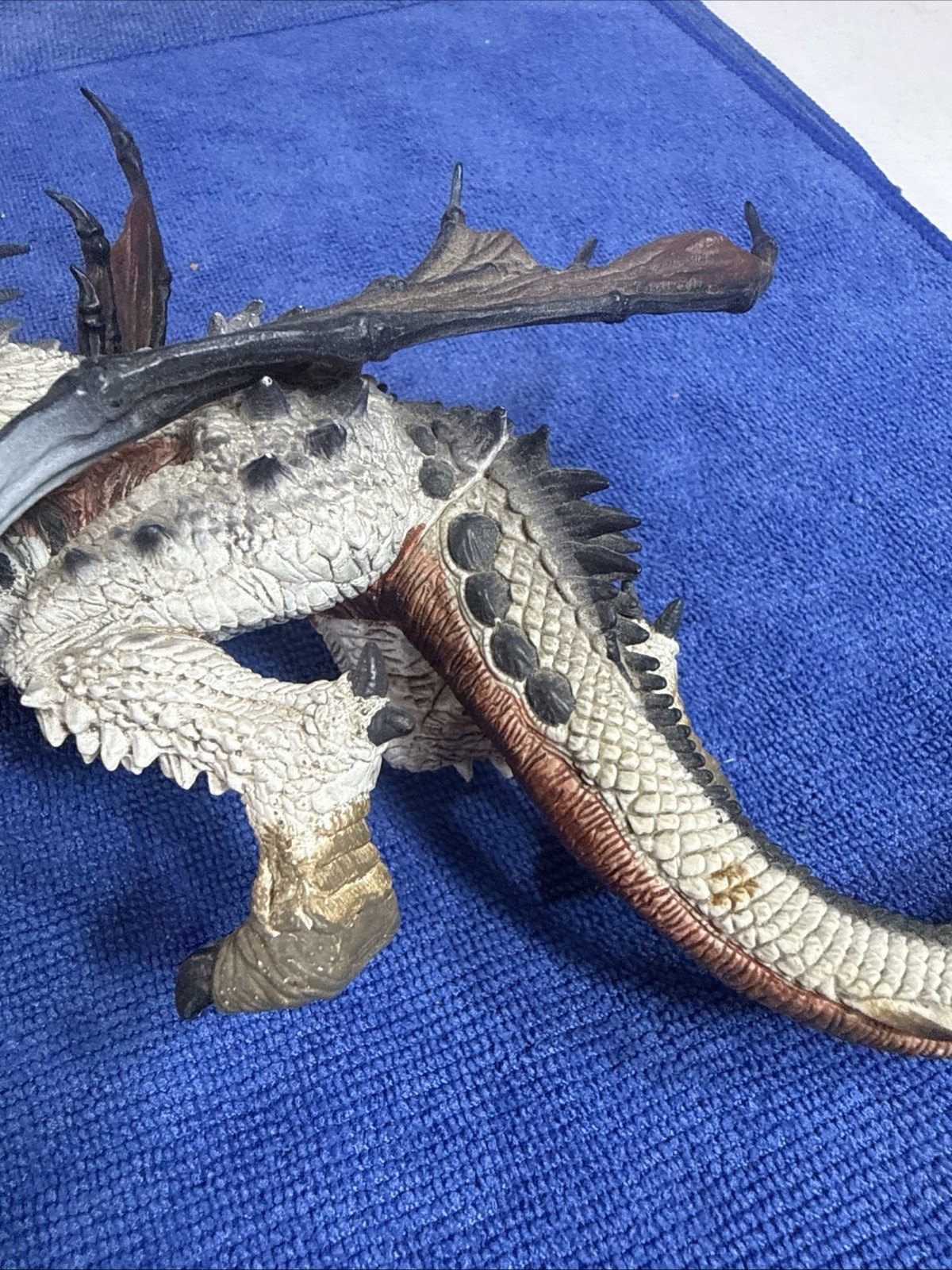 McFarlane Dragon Figure Series 1 Fire Dragon Clan- Quest For The Lost King 2005