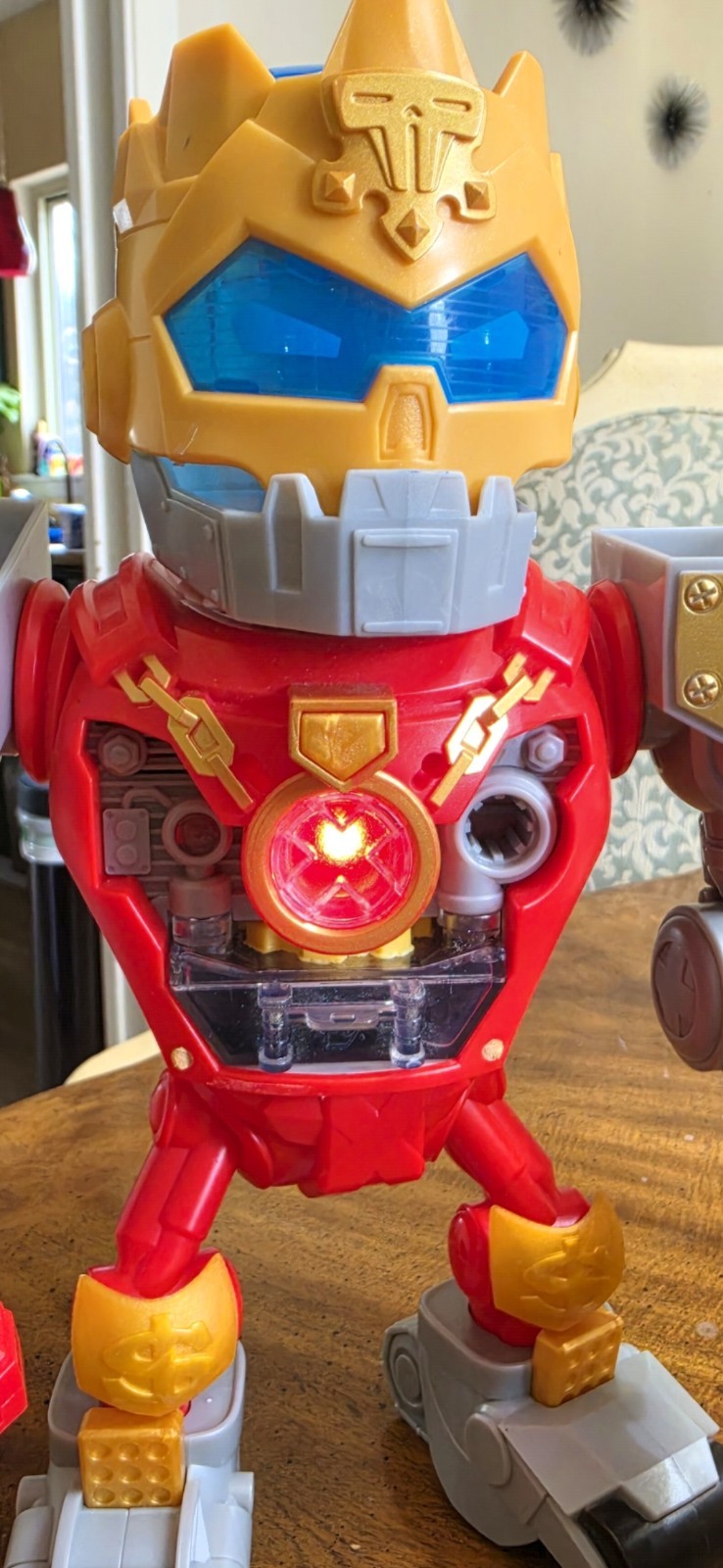 Treasure X S9 Robot Gold Mega Treasure Bot Action Figure Toy