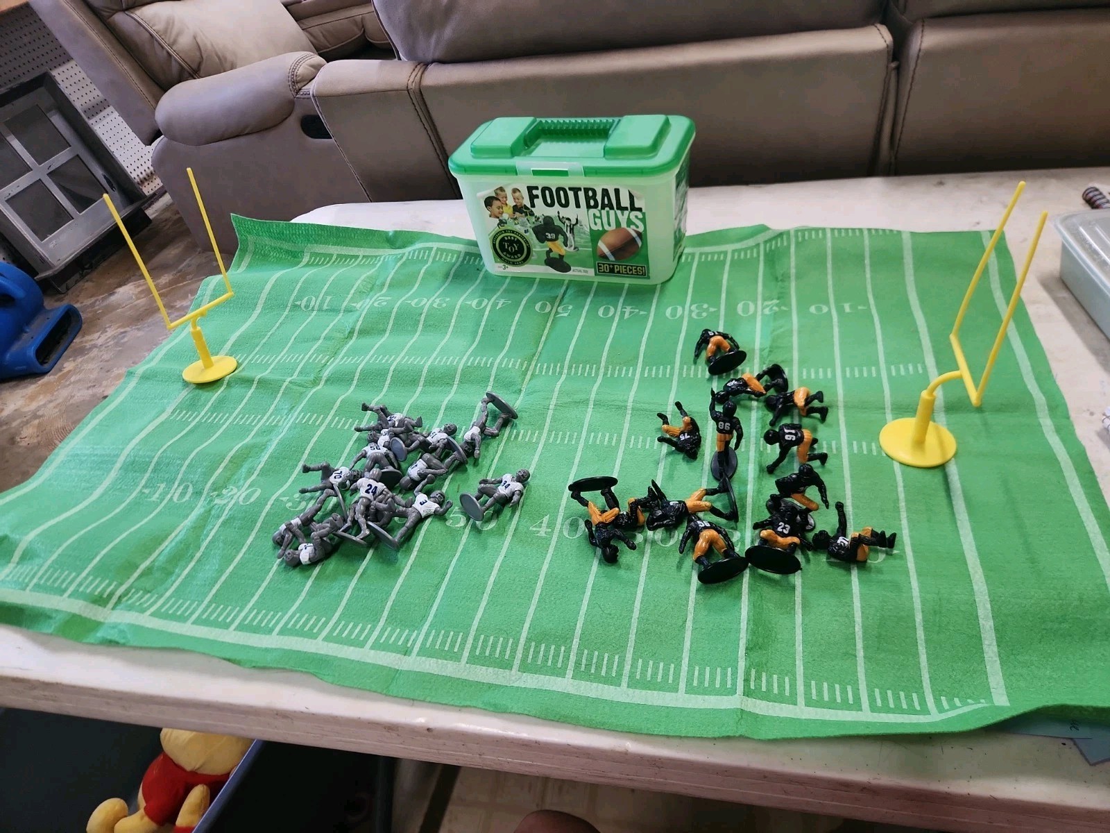 Kaskey Kids Football Guys Gold/black & Gray/white Complete