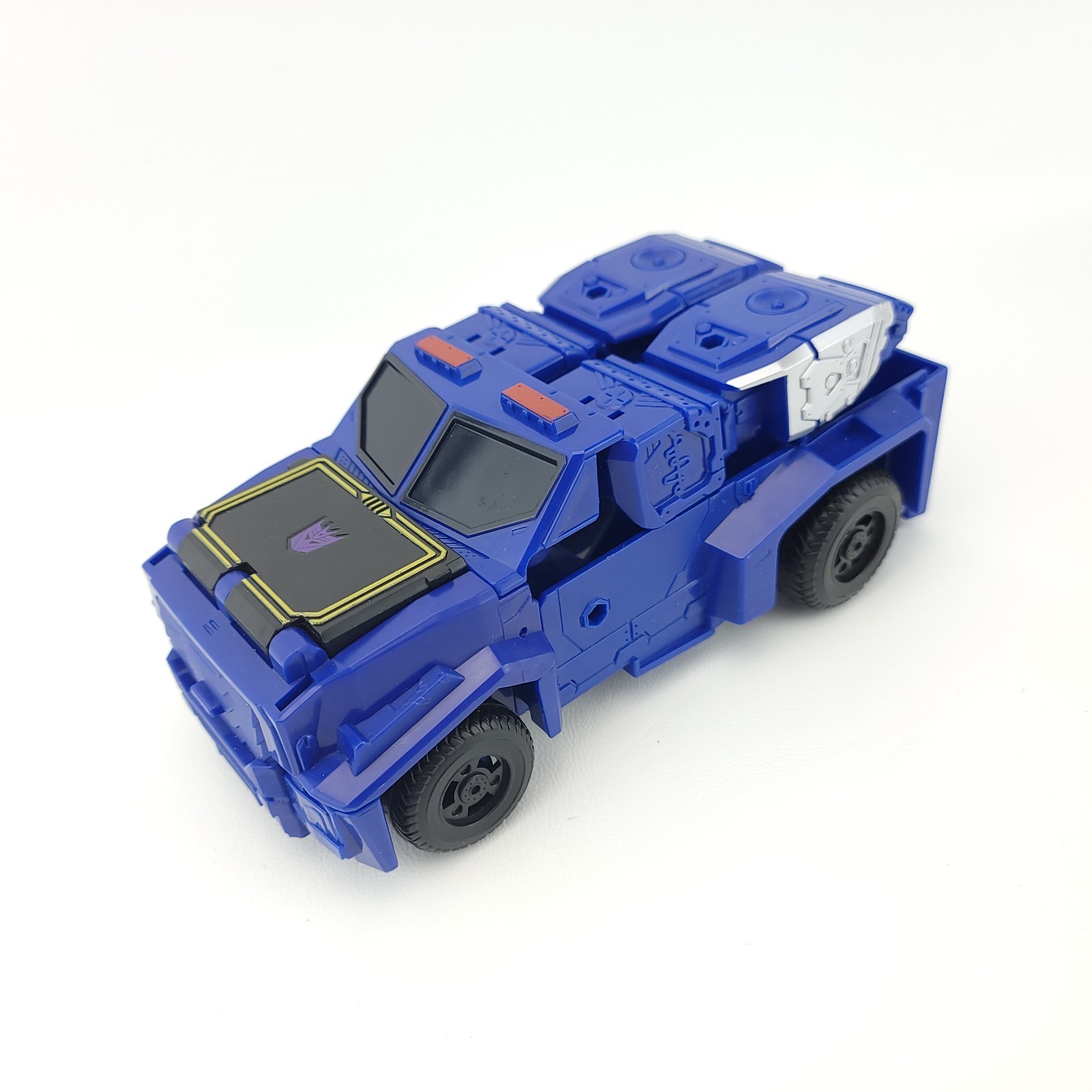 Transformers Authentics Soundwave Generations Complete