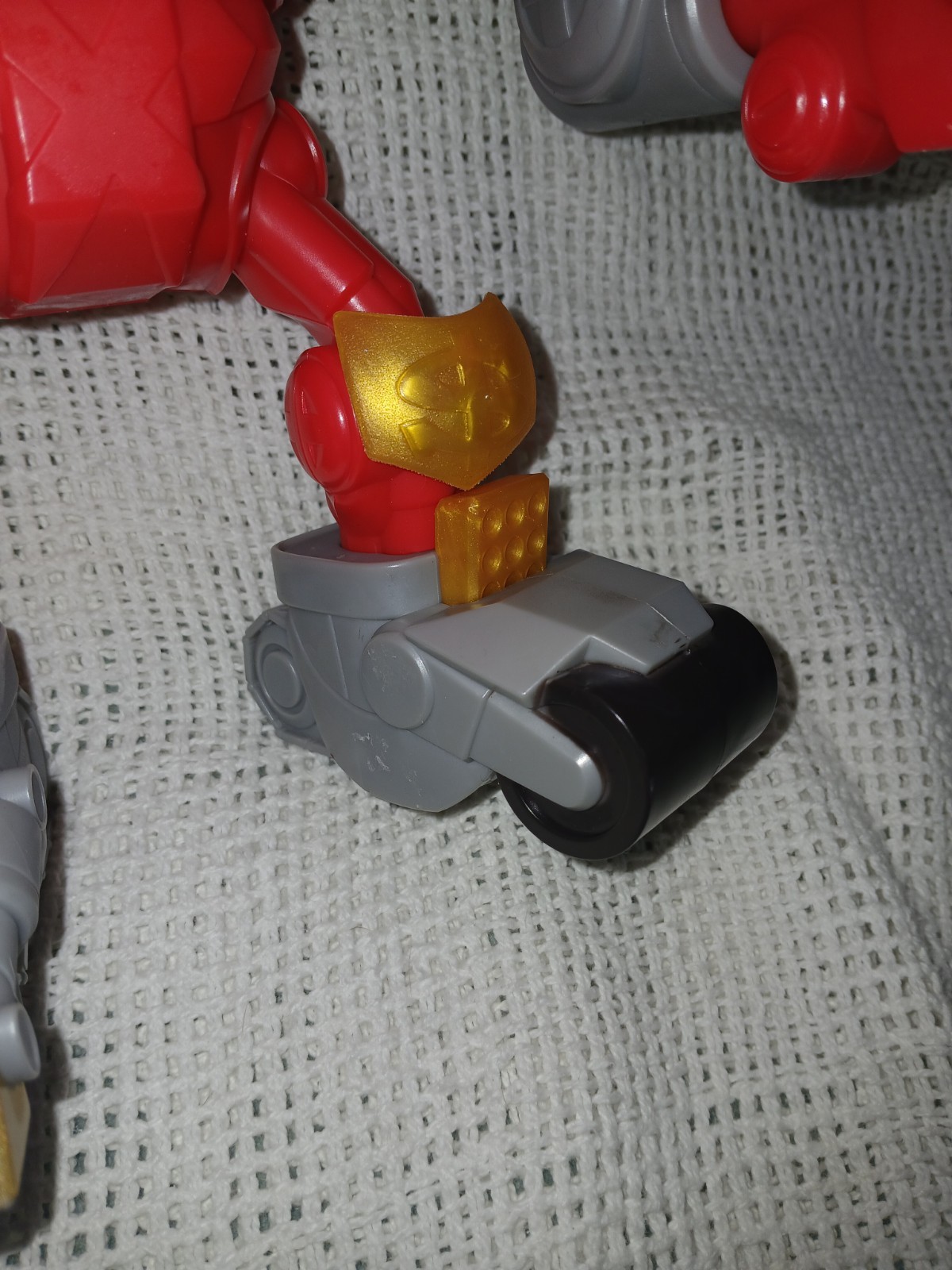 Treasure X Robot Gold Mega Treasure Bot Action Figure Toy