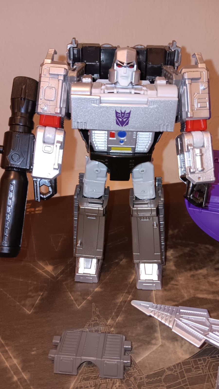 Transformers Dramatic Capture Series MEGATRON w/ Throne Loose Complete