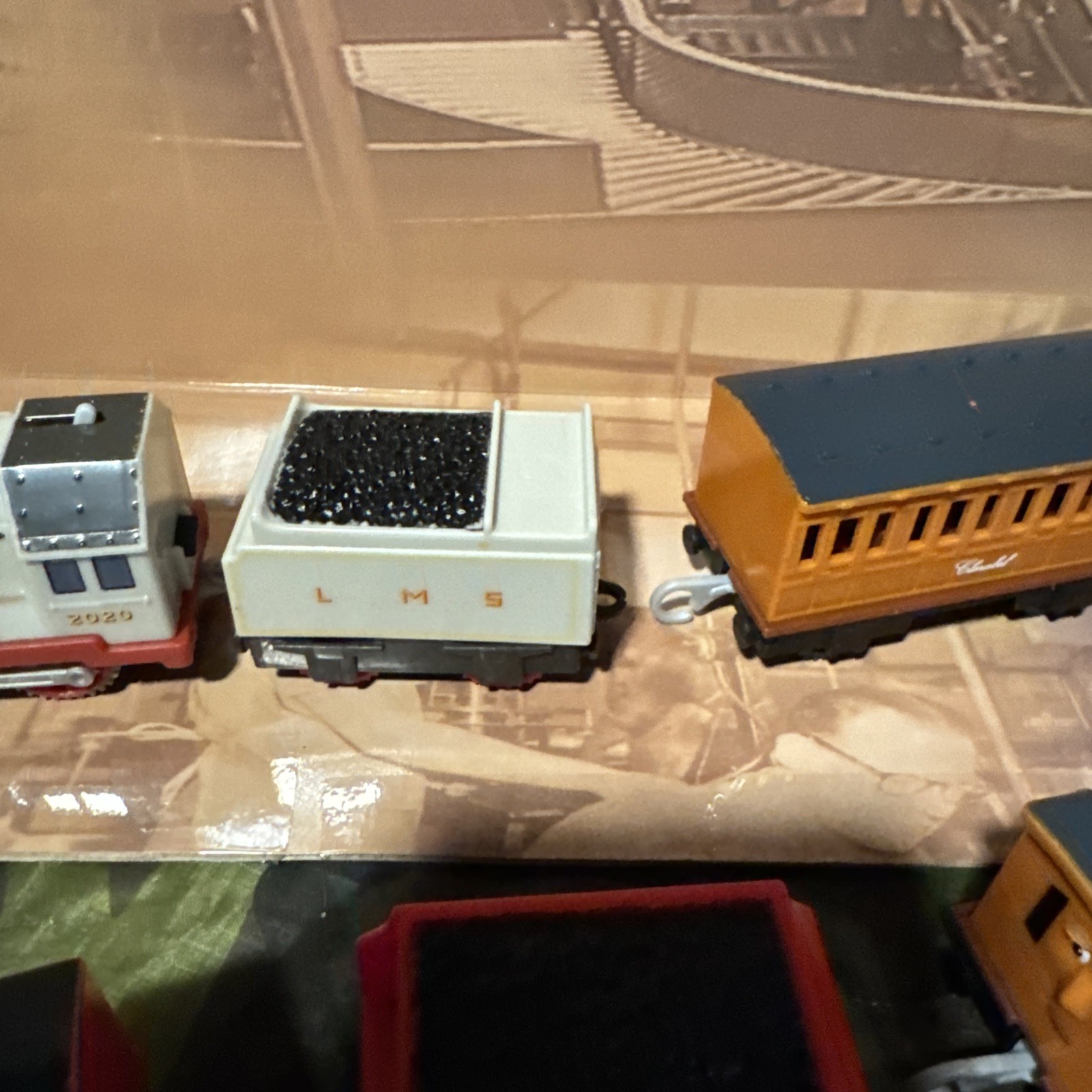 Trackmaster Thomas Motorized Train Lot of 4 Engines & Cars All Working.