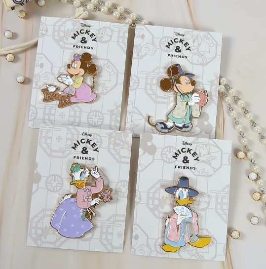 Disney Store Official Mickey & Friends Hanbok Single-Sided Badge Brooch 4Pcs