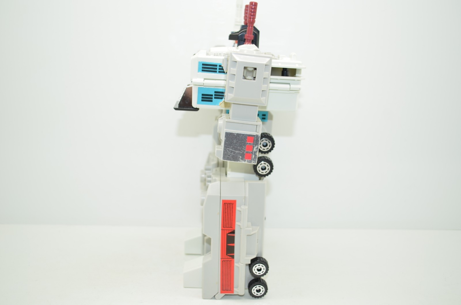 1985 Metroplex Transformers G1 Autobot Battle Station plastic tires Hasbro NICE