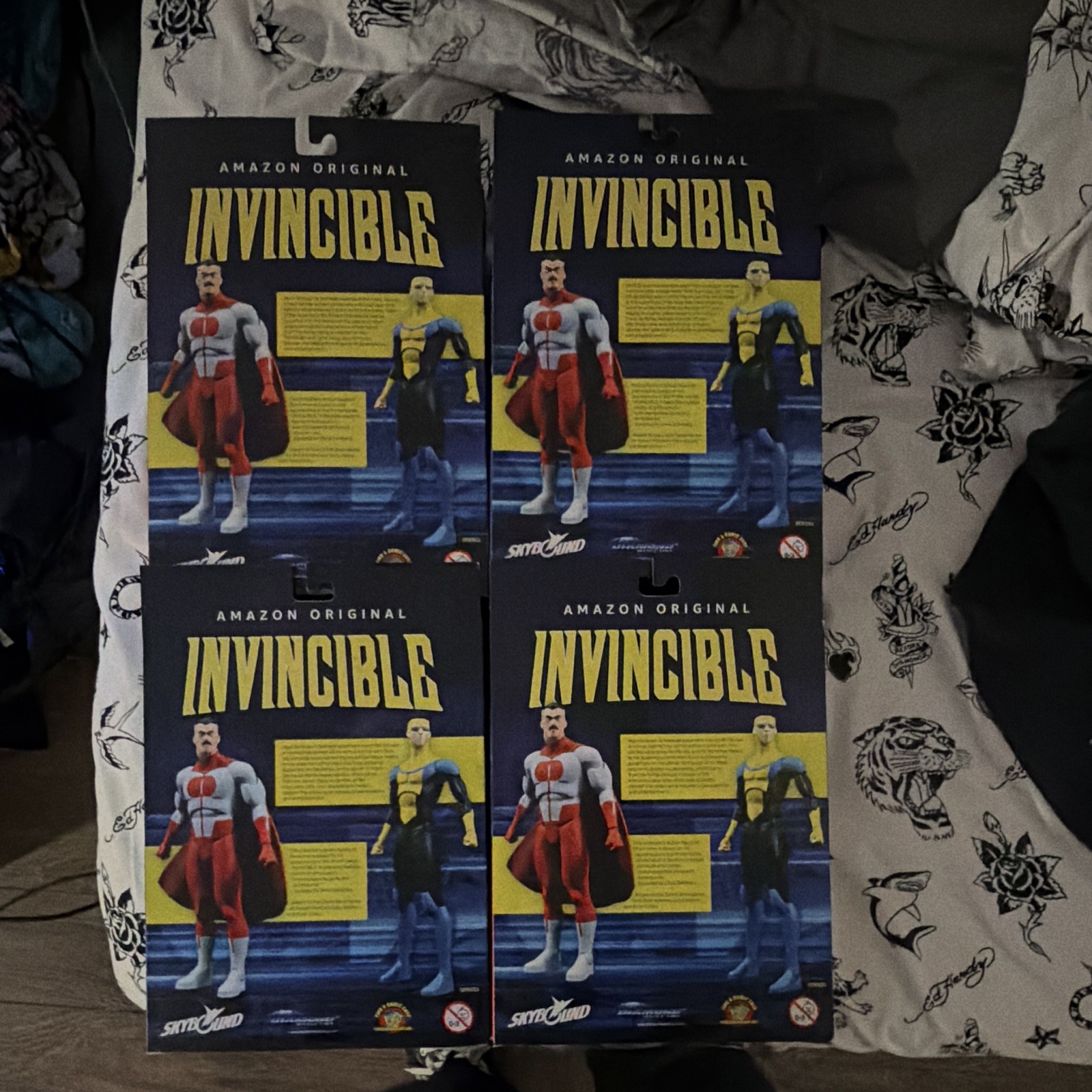 Skybound Invincible Deluxe Action Figure Set – Invincible & Omni-Man Multicolor