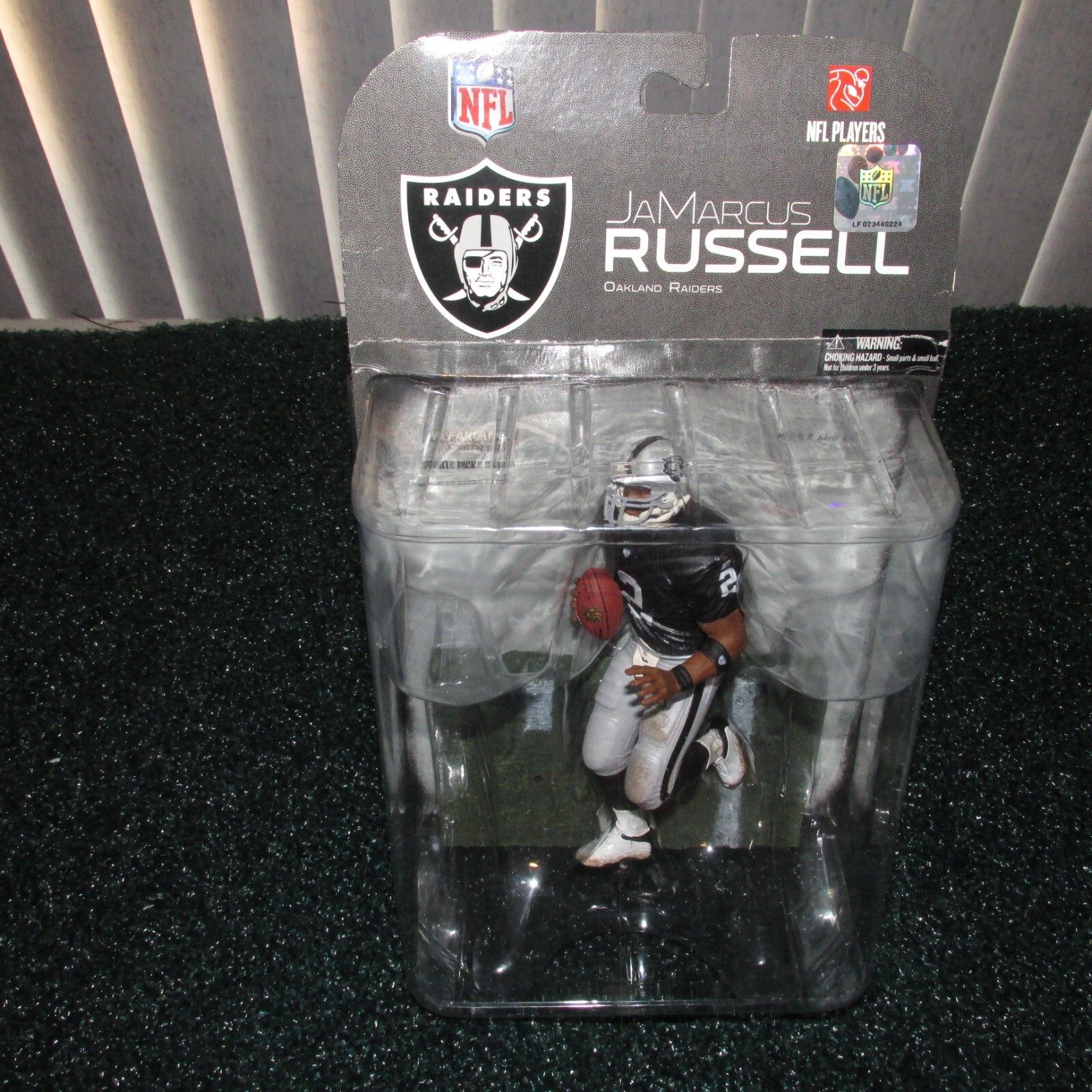McFarlane 2008 JaMarcus Russell Oakland Raiders series 17 (rookie piece)