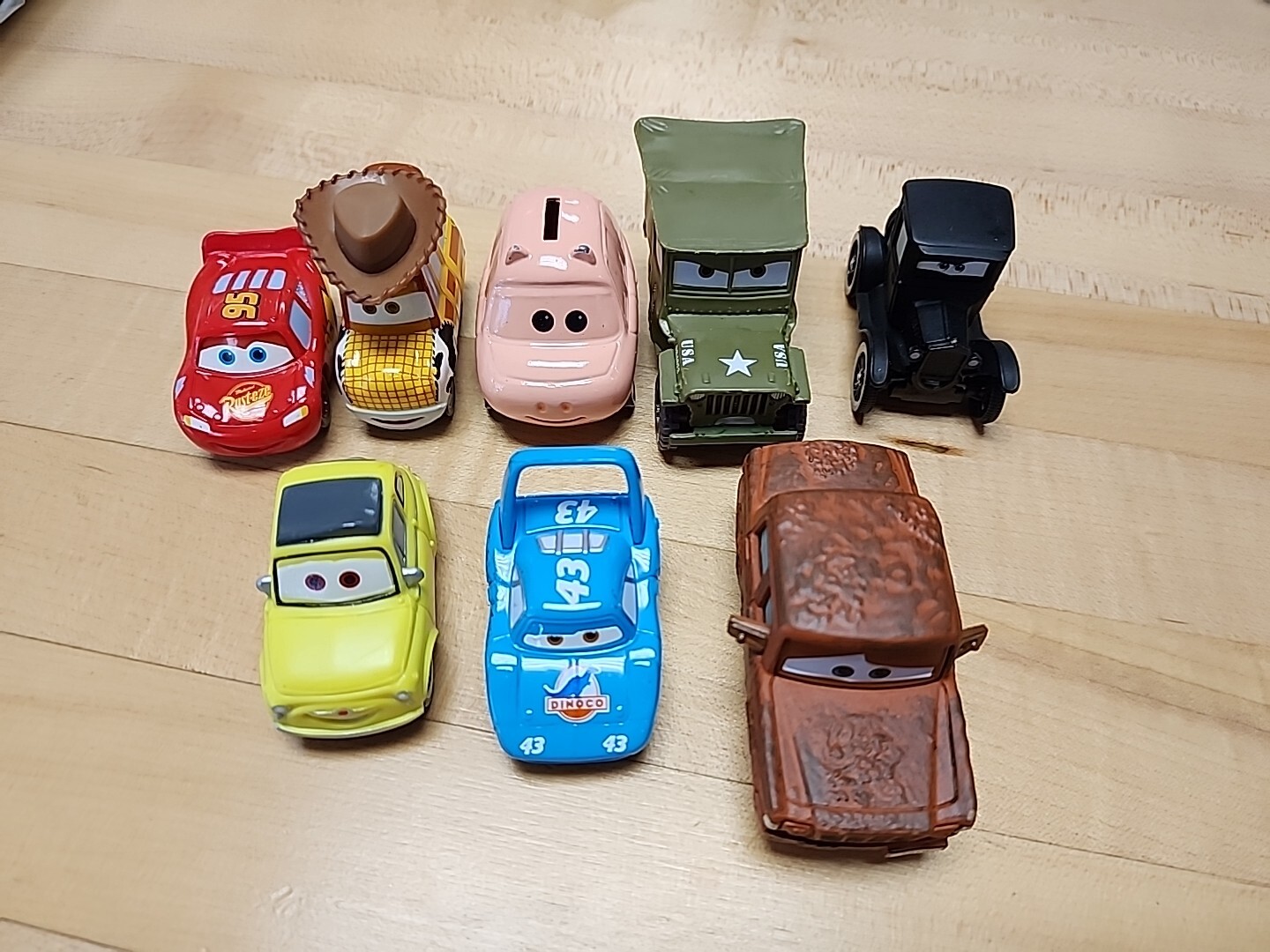 Disney Pixar CARS Mixed Lot of 8 Different Sizes & Materials Mini Racers