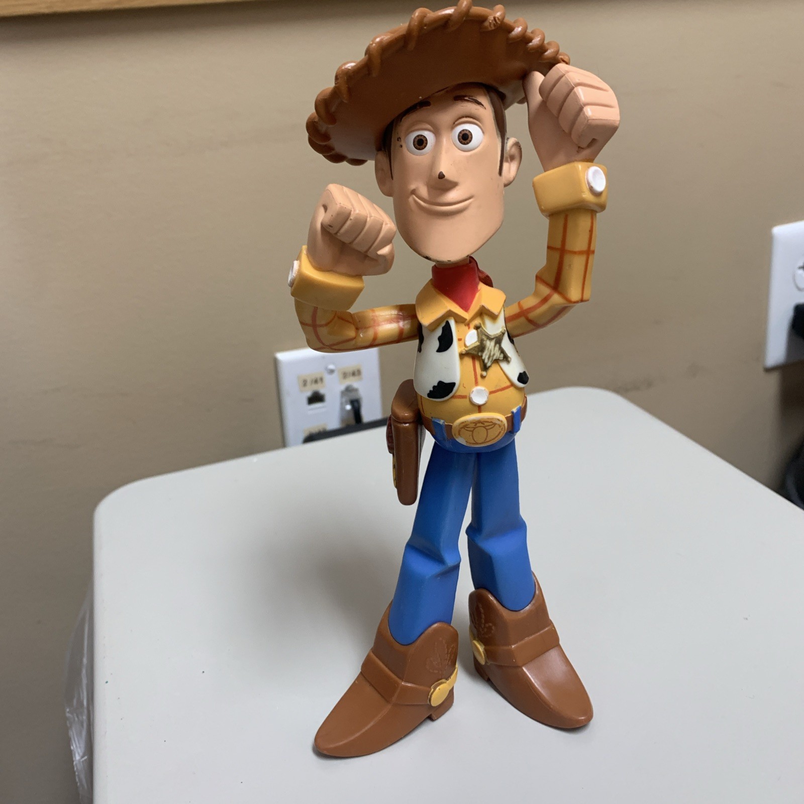 Toy Story 3 Deluxe Talking Sheriff Woody Unique Phrases Needs 3 LR44 Batteries