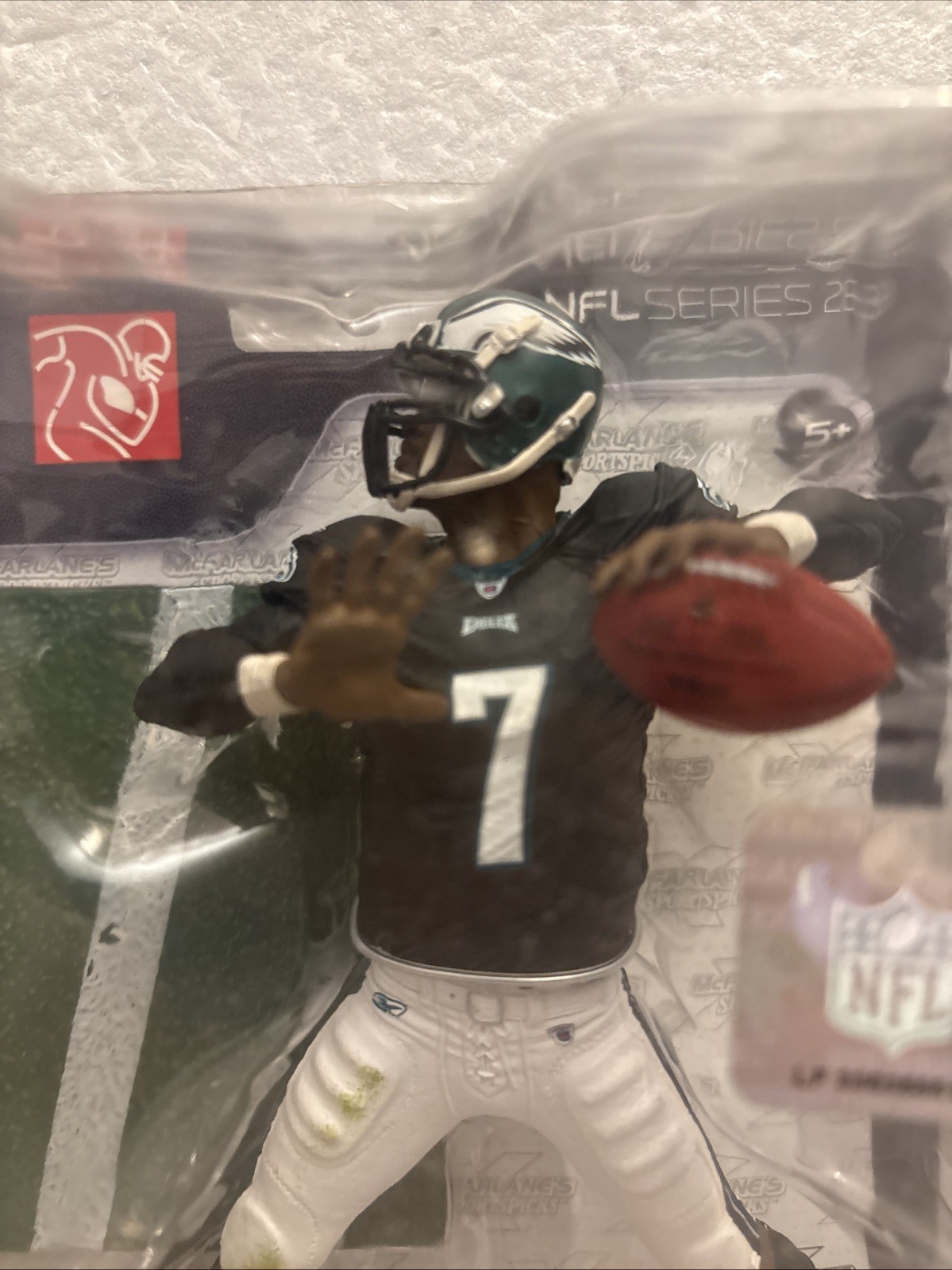 MCFARLANE MICHAEL VICK NFL SERIES 28 EAGLES QB BLACK SHIRT VARIANT #248/500