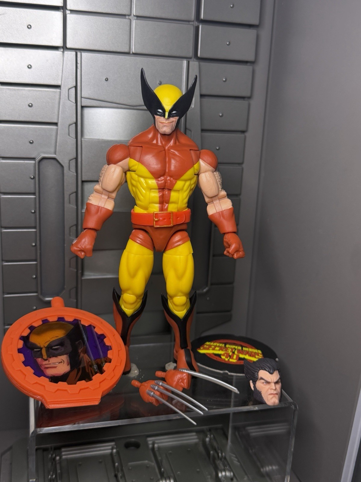 HASBRO MARVEL LEGENDS RETRO SECRET WARS WOLVERINE UNCANNY X-MEN 6&Prime; LOOSE