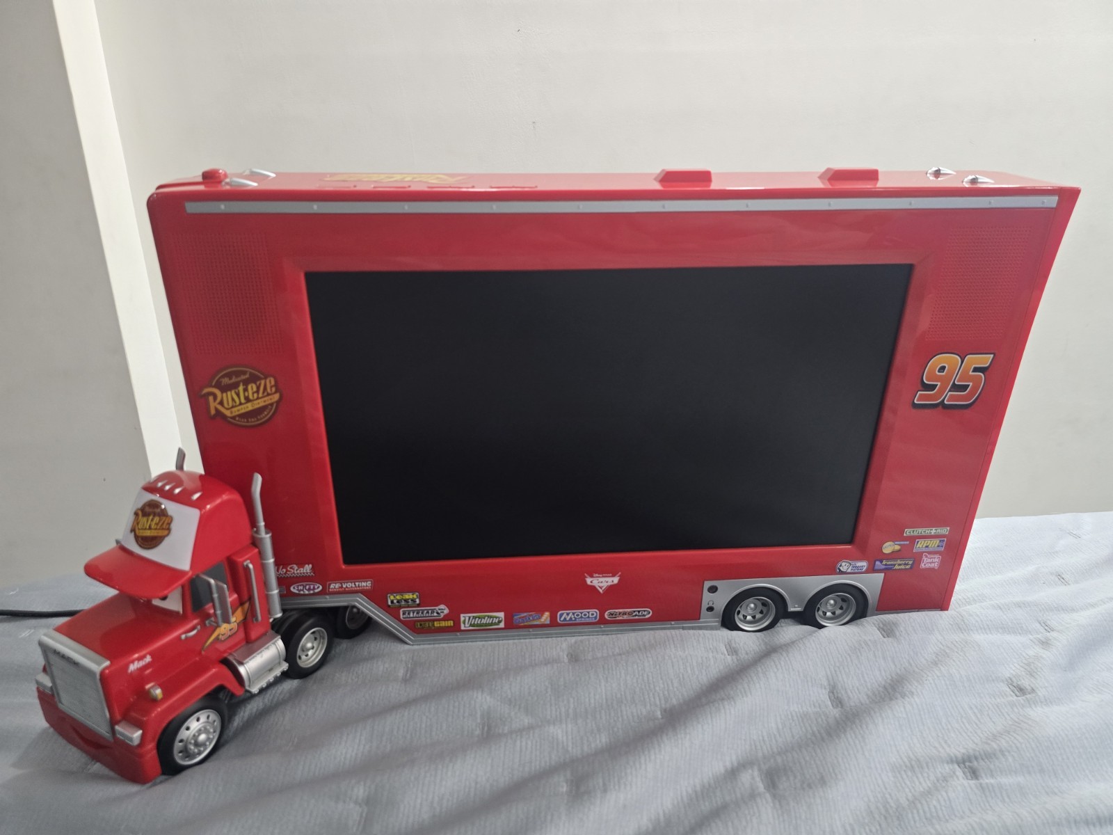 Rare Disney Cars Mack Semi Truck 19&Prime; LCD Model C1900LT TV