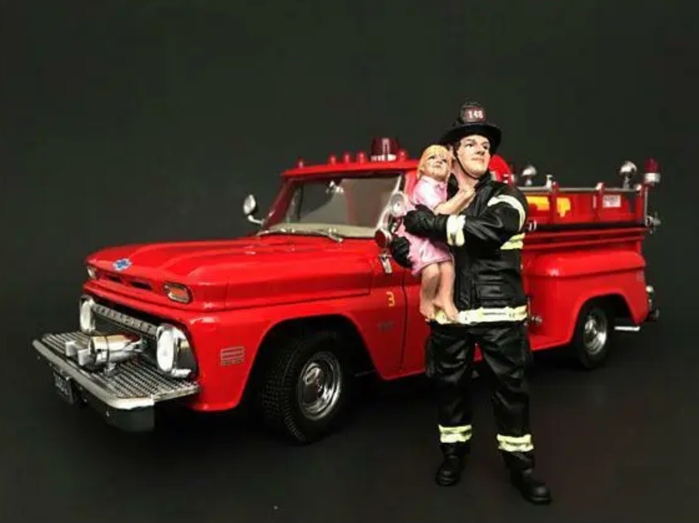 AMERICAN DIORAMA FIREFIGHTER SAVING LIFE WITH BABY 1/24 SCALE FIGURE