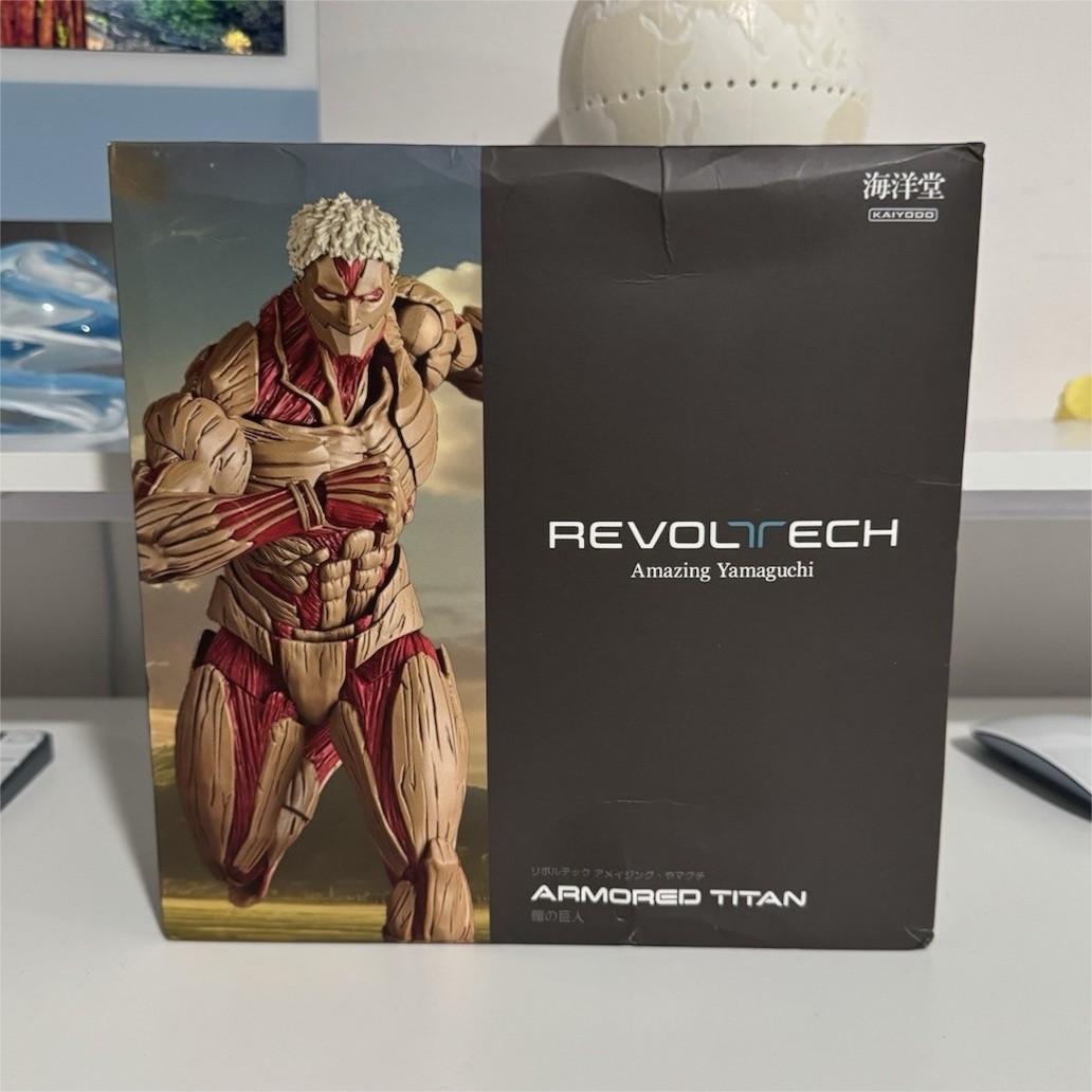 Kaiyodo Revoltech Amazing Yamaguchi Armored Titan AOT Figure w/ Hands Stand