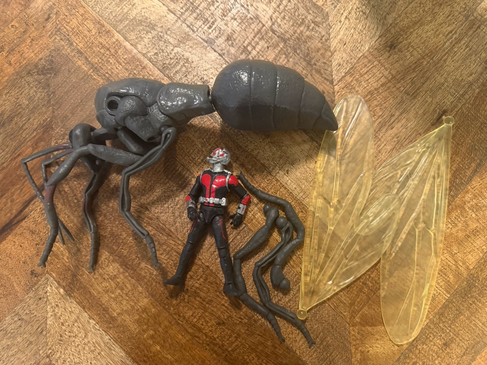 HASBRO MARVEL – Ant-Man w/ Giant Ant, 2015. Complete, Loose