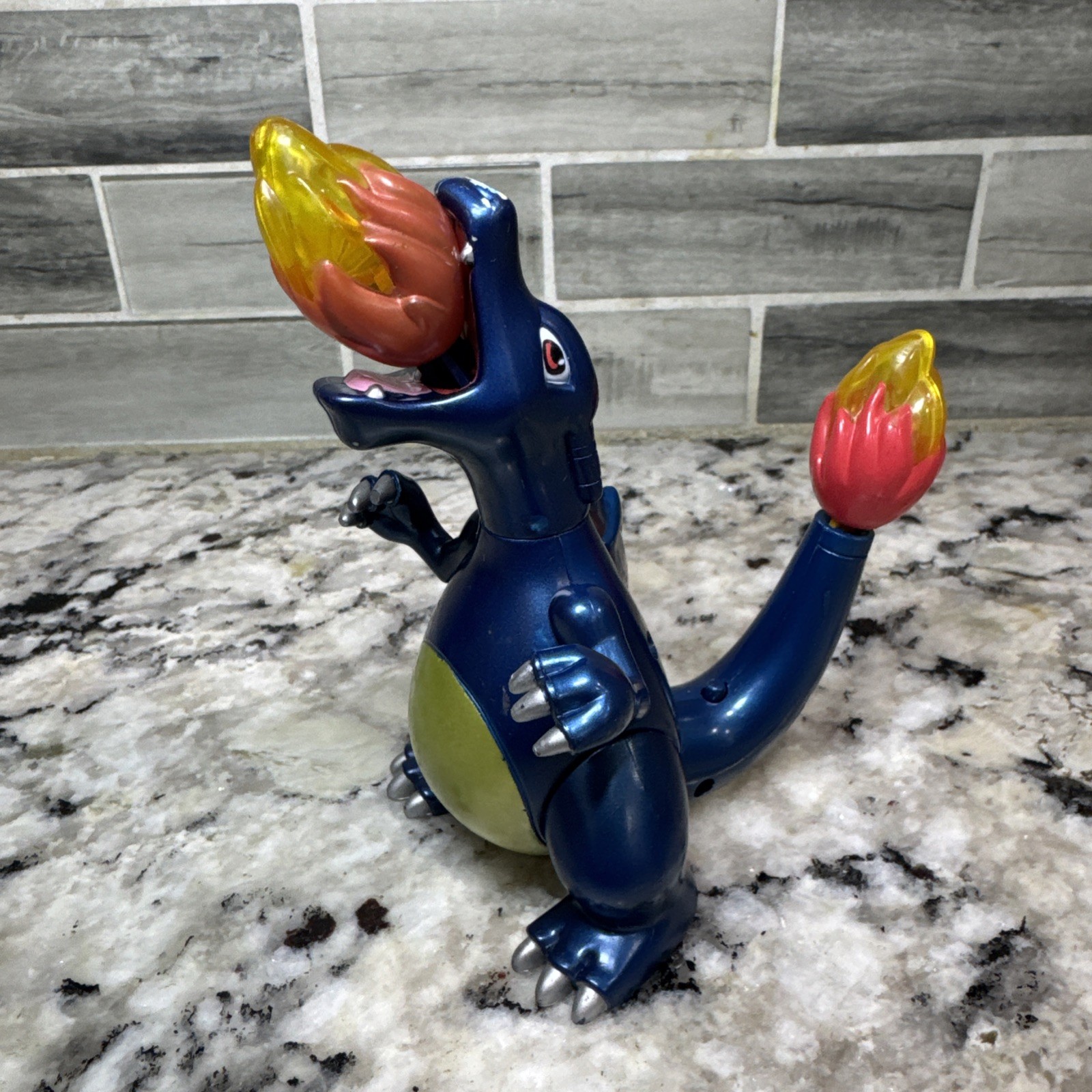 Vintage Extremely RARE Shiny Charizard Hasbro 2002 Combat Figure Missing 1 Wing