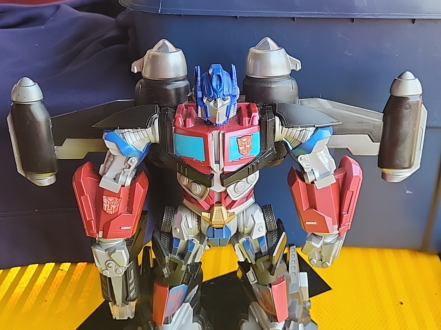 Hasbro Transformer Mega Power Bots Jet Optimus Prime 12&Prime; Figurine (USED)