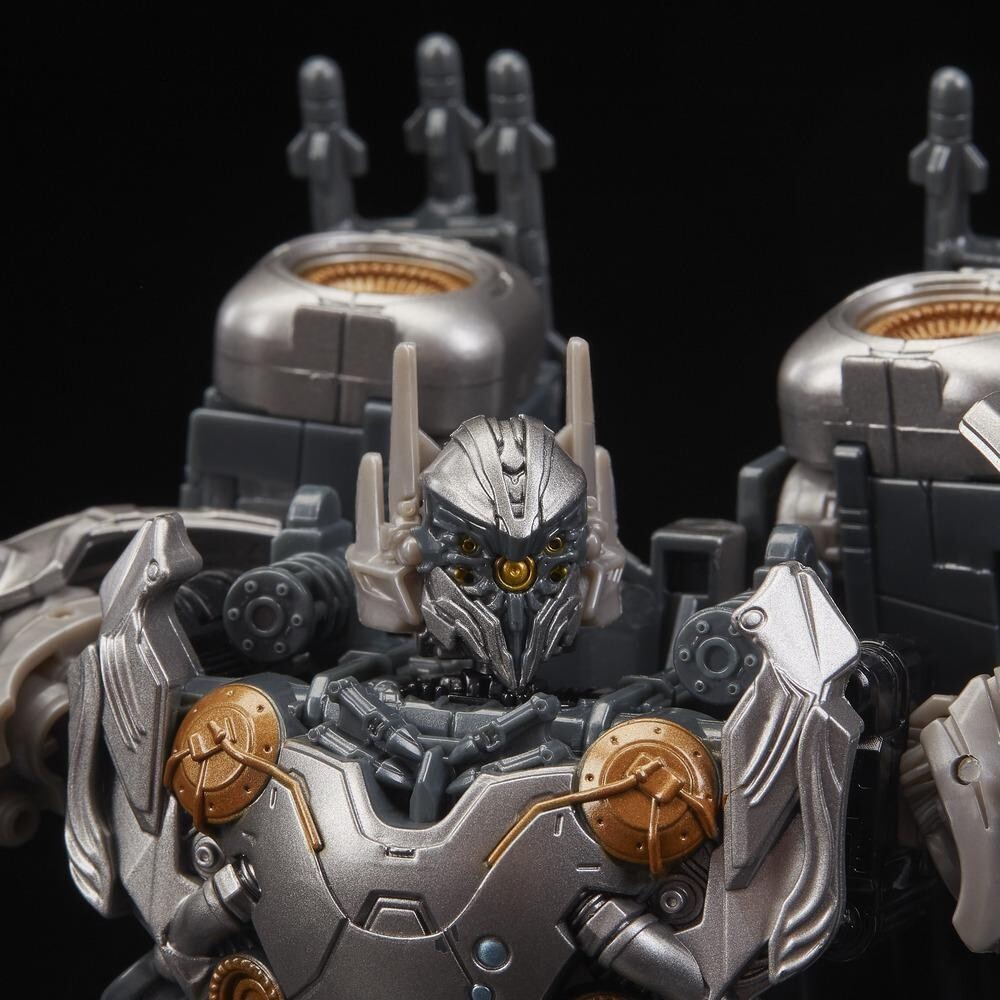 Takara Tomy Hasbro Transformers Studio Series 43 Voyager Class KSI Boss Action