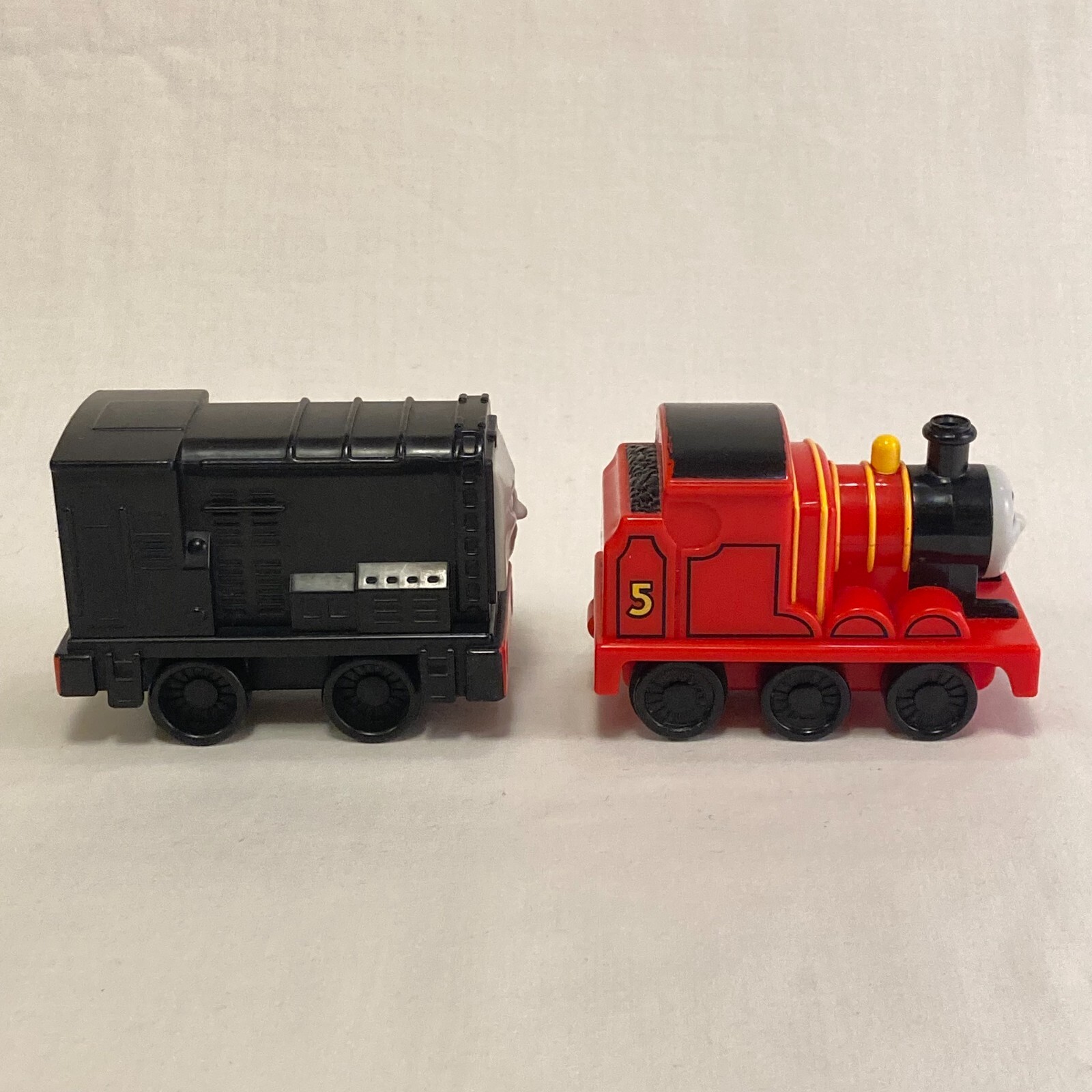 Thomas the Train Pull Back James Mattel 2009 and Plastic 4&Prime; Diesel 2011 Lot of 2