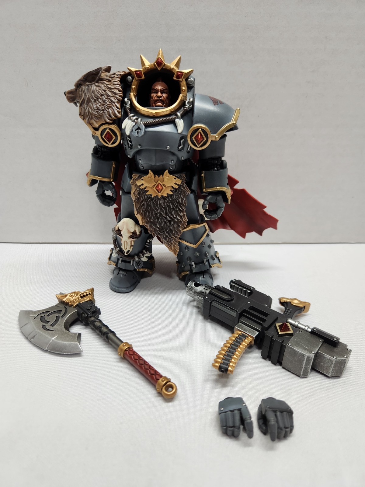 JOYTOY Warhammer 40K Space Wolves Hvarl Red Blade 1/18 Scale