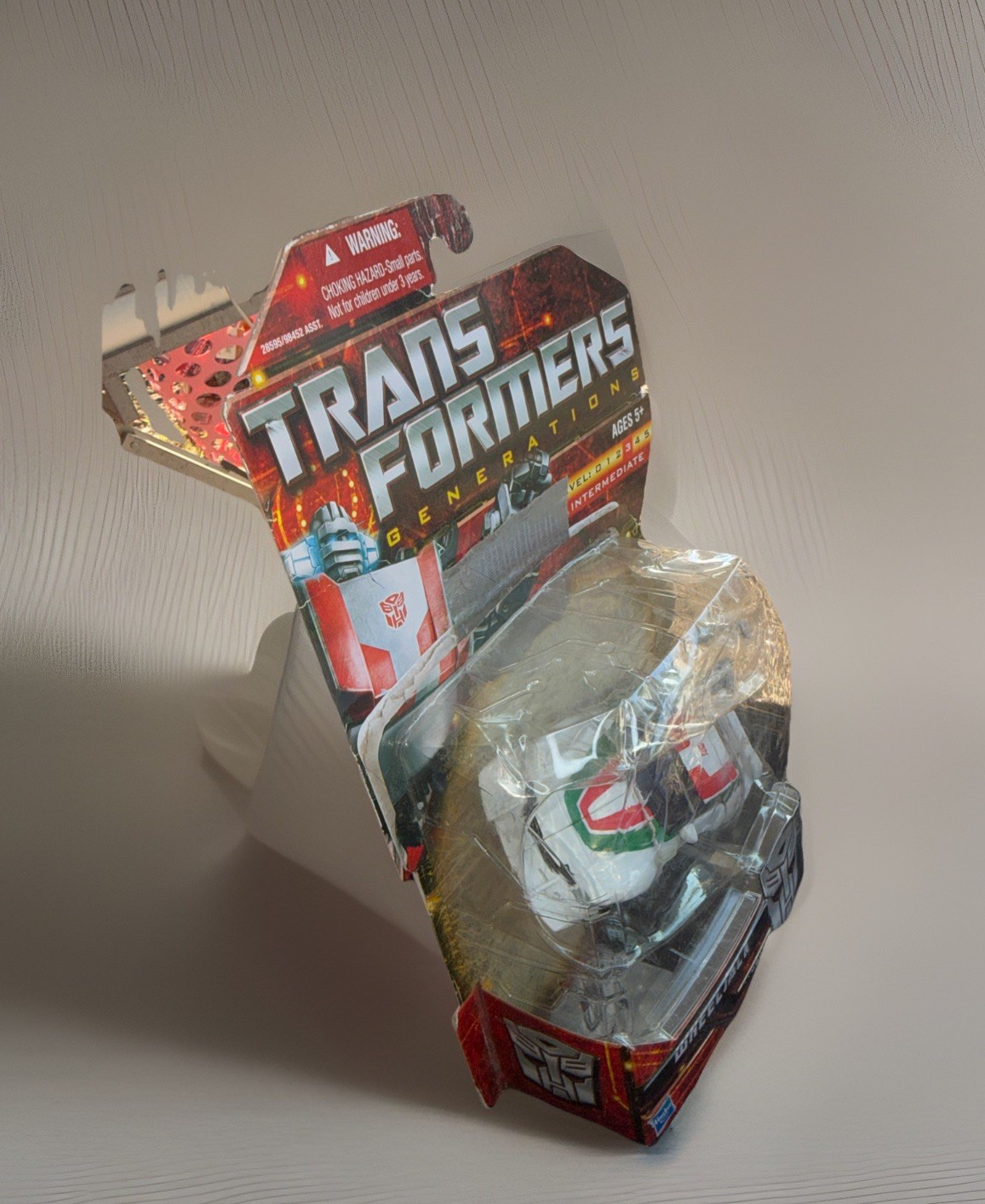 TRANSFORMERS GENERATIONS UNIVERSE CLASSICS DELUXE Autobot Wheeljack- NEW
