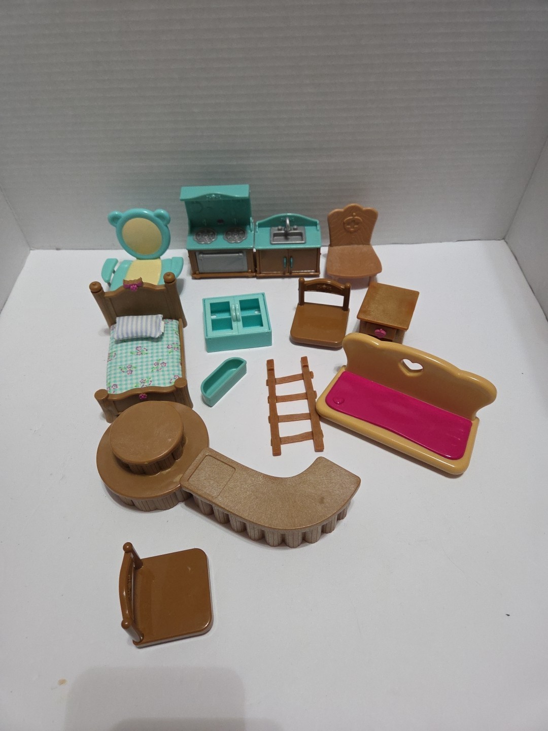 Li’l Woodzeez Miniature Dollhouse Furniture Lot Kitchen Bed Chairs Etc.