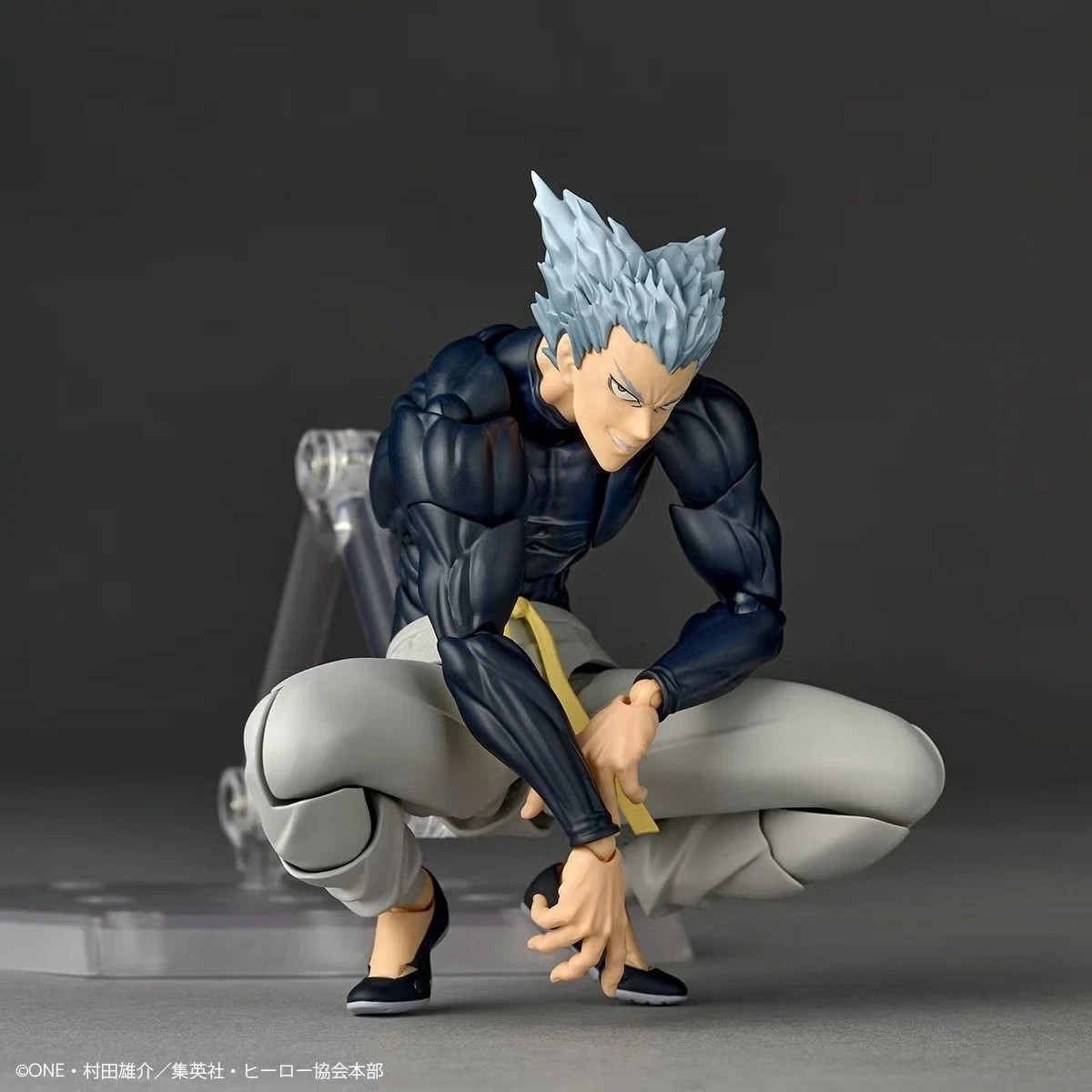Kaiyodo Revoltech Amazing Yamaguchi Garou One Punch Man Action Figure with Bonus