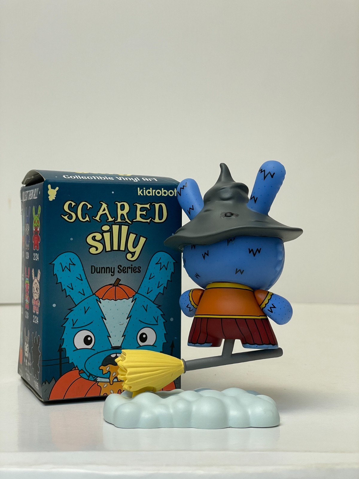 Kidrobot Scared Silly Dunny Series Case Exclusive Single Sealed Box