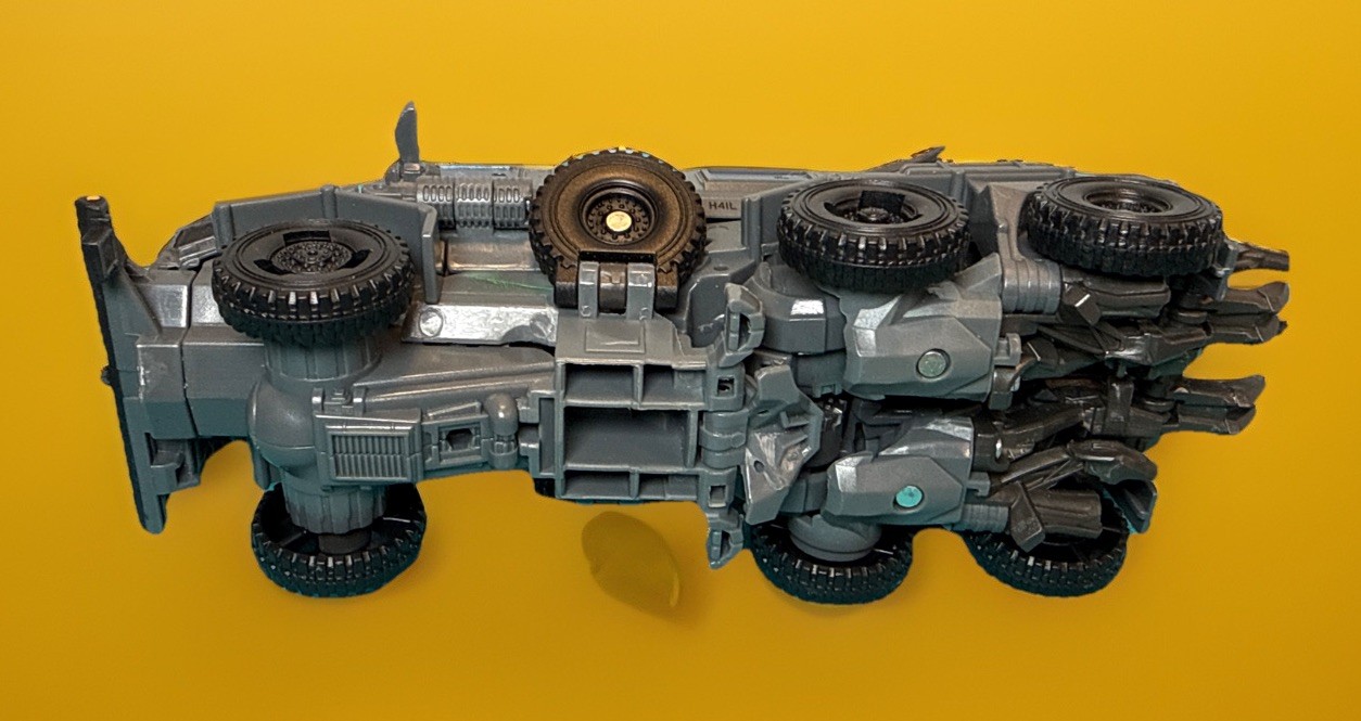 Transformers Series 95 Buzzworthy Bumblebee NEST Bone Crusher