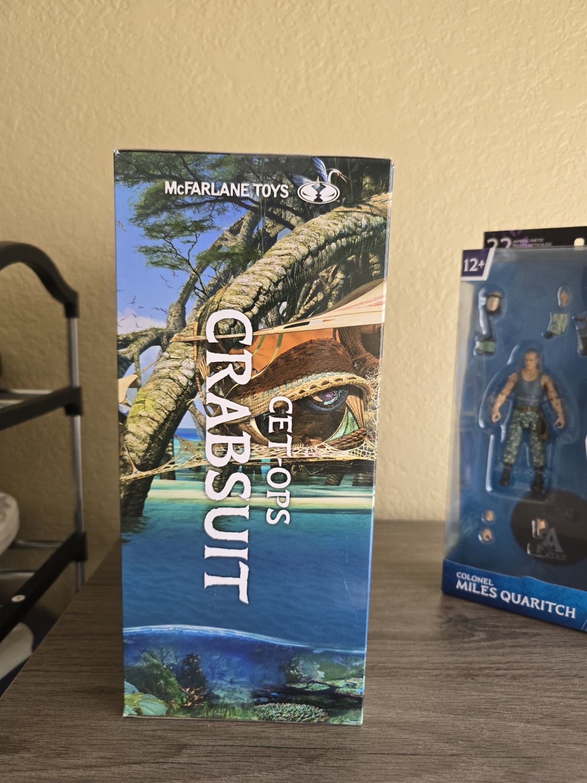 Mcfarlane Avatar CET-OPS Crabsuit (Large Scale) and Colonel Miles Quaritch Lot