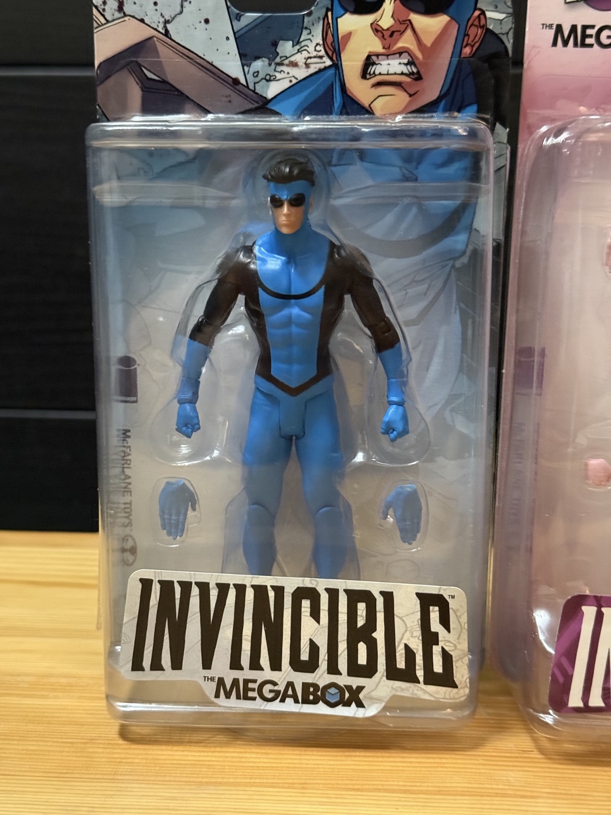 Invincible Comic Skybound Megabox Exclusive McFarlane Invincible & Eve Figures
