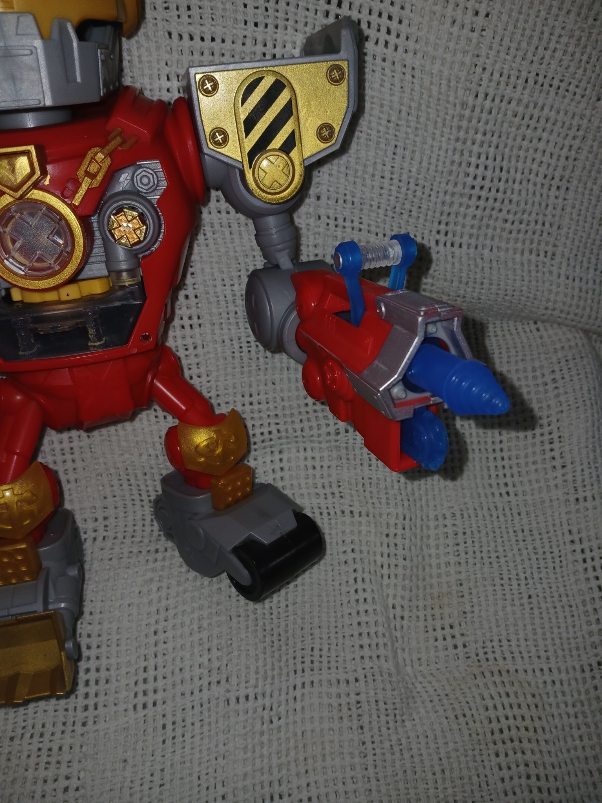 Treasure X Robot Gold Mega Treasure Bot Action Figure Toy