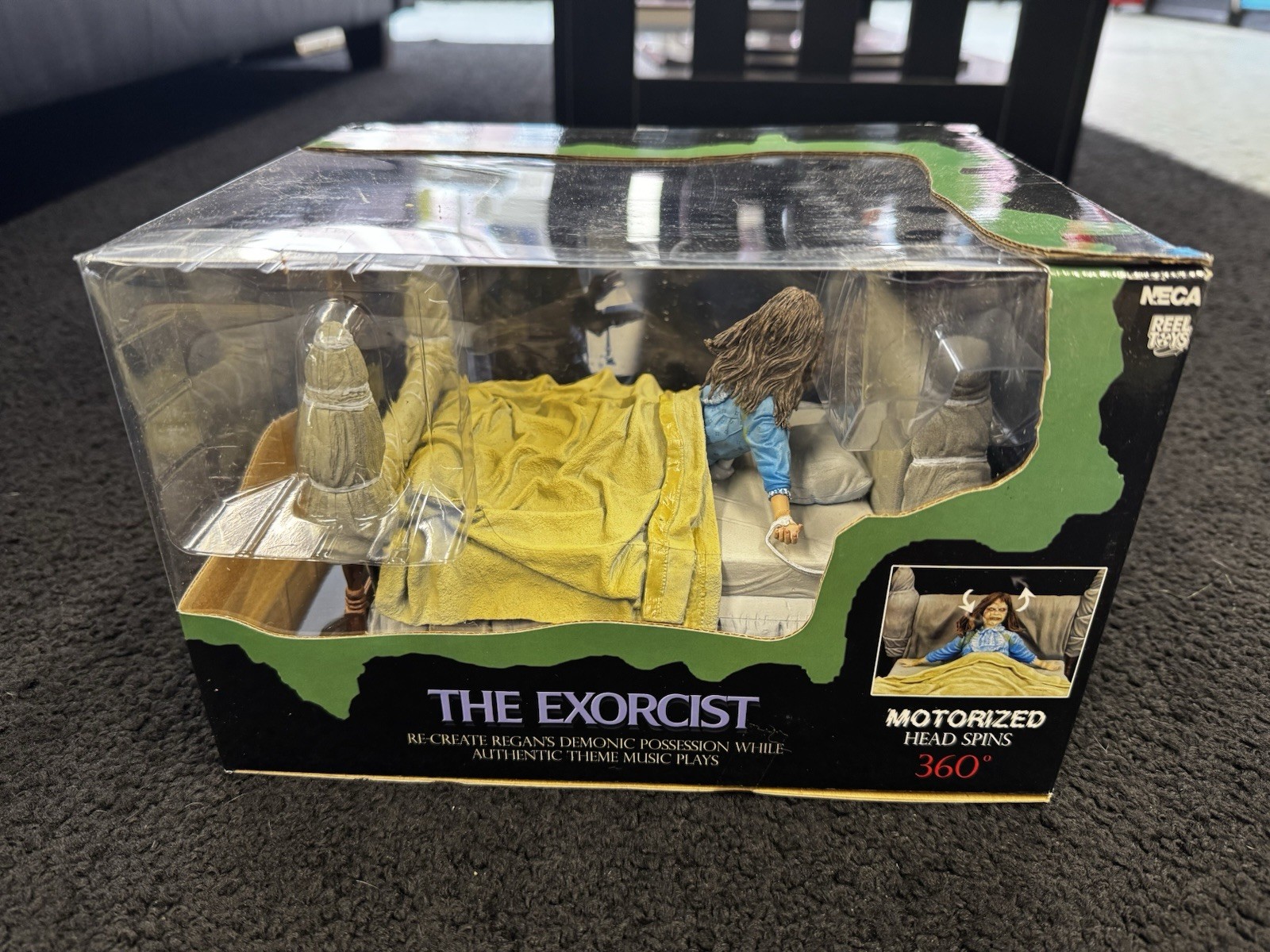 THE EXORCIST REGAN POSSESSED DELUXE BOX SET / Head Spins Brand New Sealed NECA