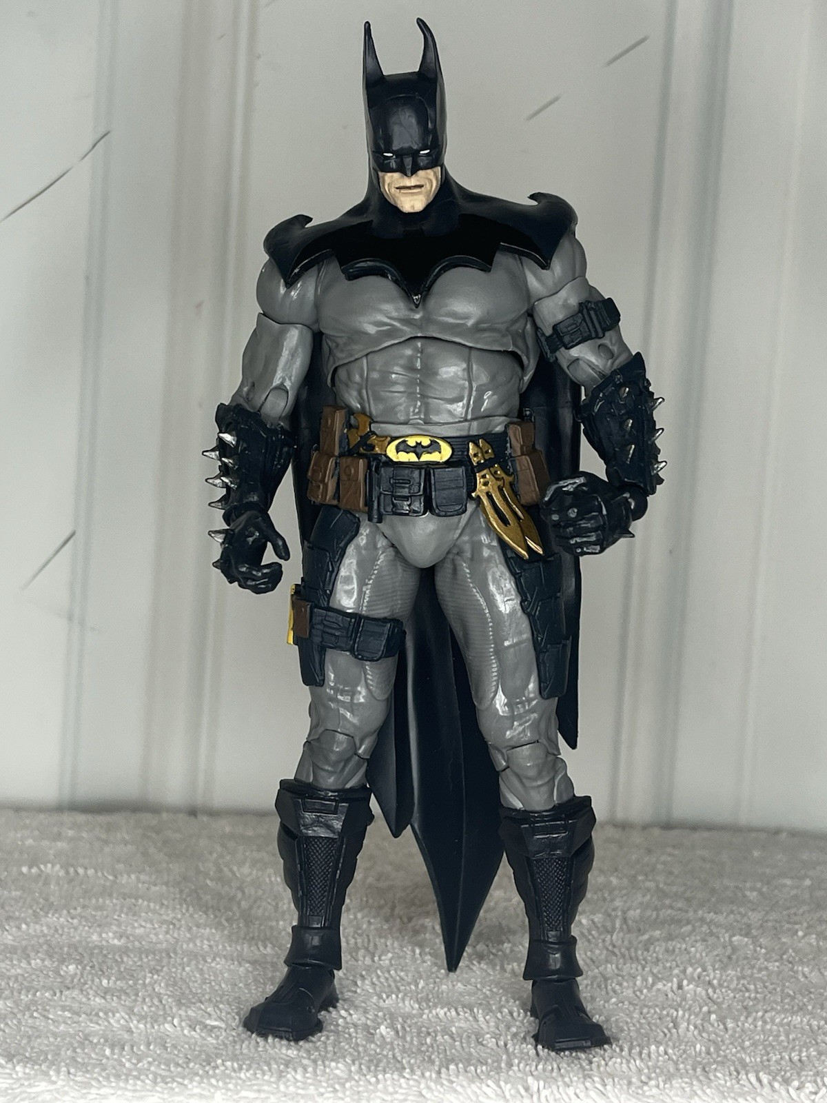Loose Batman DC Multiverse Todd McFarlane Toys #22 Knives Cape 7&Prime; Action Figure