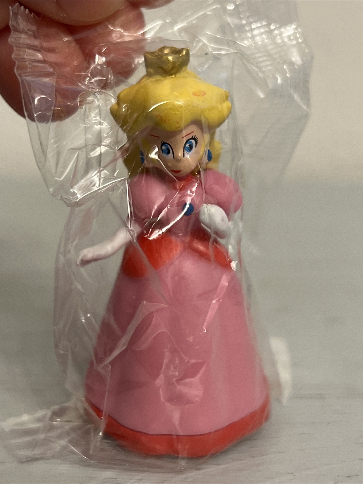 PRINCESS 👑 PEACH SUPER MARIO BROS 2.4” ACTION FIGURE TOY (BRAND NEW)