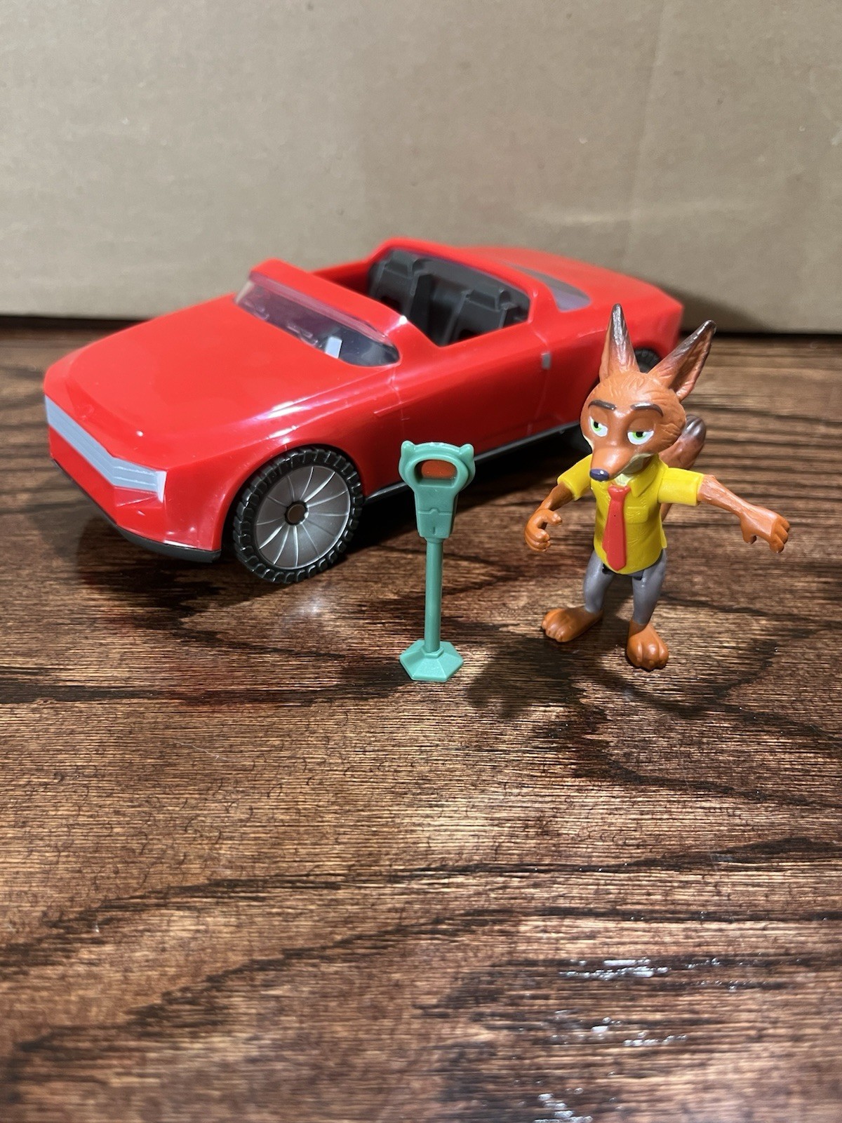 Zootopia 1 – Nick Wilde w/ Convertible car & Parking Meter – COMPLETE
